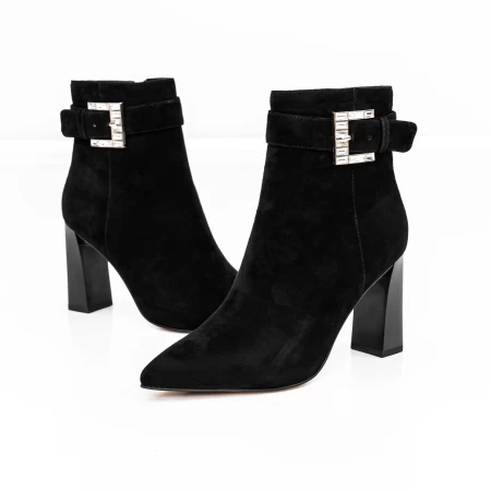 Kurze Stiefel mit einer dicken Ferse K2942-W85C Black Jose Simon