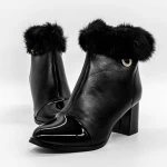 Kurze Stiefel mit einer dicken Absatz A823 Black | Mode