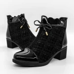 Kurze Stiefel mit einer dicken Absatz A1019-1 Schwarz | Mode