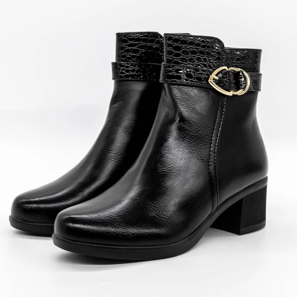 Kurze Stiefel mit einer dicken Absatz A1022 Black | Mode