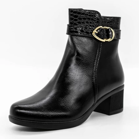 Kurze Stiefel mit einer dicken Absatz A1022 Black | Mode