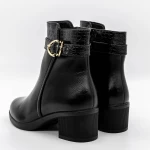 Kurze Stiefel mit einer dicken Absatz A1022 Black | Mode