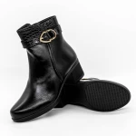 Kurze Stiefel mit einer dicken Absatz A1022 Black | Mode