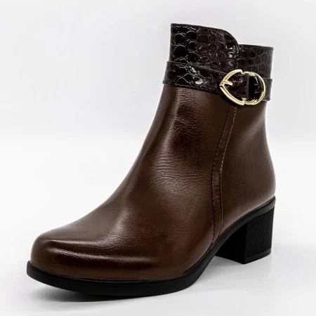 Kurze Stiefel mit einem dicken Absatz A1022 Brown Mode