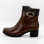 Kurze Stiefel mit einem dicken Absatz A1022 Brown Mode