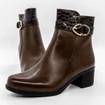 Kurze Stiefel mit einem dicken Absatz A1022 Brown Mode