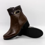 Kurze Stiefel mit einem dicken Absatz A1022 Brown Mode