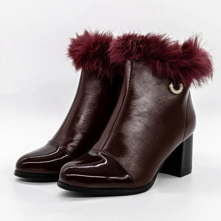 Kurze Stiefel mit einer dicken Ferse B823 -Kirsche Mode