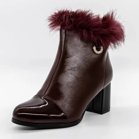 Kurze Stiefel mit einer dicken Ferse B823 -Kirsche Mode