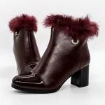 Kurze Stiefel mit einer dicken Ferse B823 -Kirsche Mode