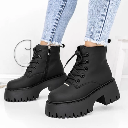 Stiefel auf der schwarzen 3J10 -Plattform Mei