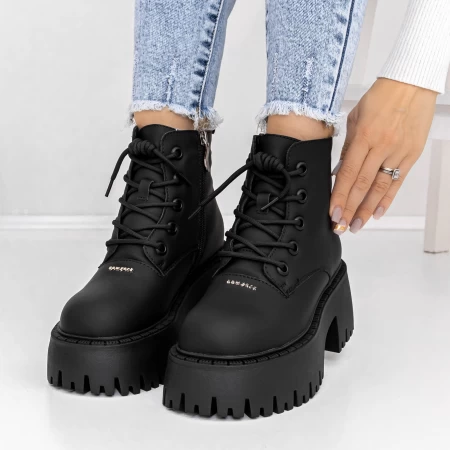 Stiefel auf der schwarzen 3J10 -Plattform Mei
