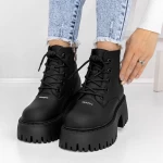 Stiefel auf der schwarzen 3J10 -Plattform Mei