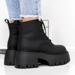 Stiefel auf der schwarzen 3J10 -Plattform Mei