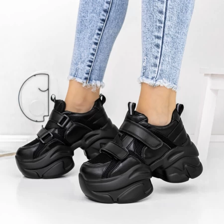 Sportschuhe auf der schwarzen Plattform 3WL71 Mei