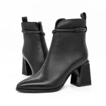 Kurze Stiefel mit einer dicken Ferse K143-55-A241C Black | Jose Simon