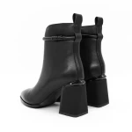 Kurze Stiefel mit einer dicken Ferse K143-55-A241C Black | Jose Simon