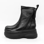 Stiefel auf der schwarzen Plattform 22309-2 Gebildet