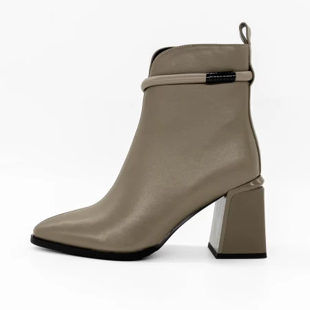 Kurze Stiefel mit einer dicken Ferse K143-55-A241B GRAY | Jose Simon