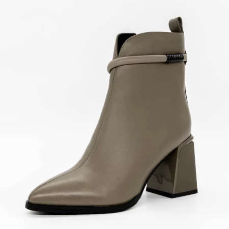 Kurze Stiefel mit einer dicken Ferse K143-55-A241B GRAY | Jose Simon
