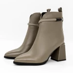 Kurze Stiefel mit einer dicken Ferse K143-55-A241B GRAY | Jose Simon