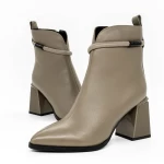 Kurze Stiefel mit einer dicken Ferse K143-55-A241B GRAY | Jose Simon