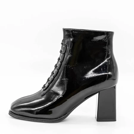 Kurze Stiefel mit einer dicken Absatz 6612 Black | Gebildet
