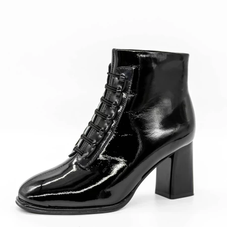 Kurze Stiefel mit einer dicken Absatz 6612 Black | Gebildet
