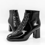 Kurze Stiefel mit einer dicken Absatz 6612 Black | Gebildet