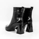 Kurze Stiefel mit einer dicken Ferse K5826-5049B Schwarz | Jose Simon