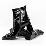 Kurze Stiefel mit einer dicken Ferse K5826-5049B Schwarz | Jose Simon