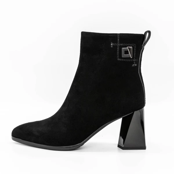 Kurze Stiefel mit einer dicken Ferse K5826-5049c Black | Jose Simon