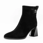 Kurze Stiefel mit einer dicken Ferse K5826-5049c Black | Jose Simon
