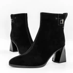 Kurze Stiefel mit einer dicken Ferse K5826-5049c Black | Jose Simon