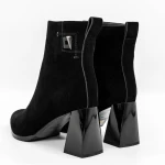 Kurze Stiefel mit einer dicken Ferse K5826-5049c Black | Jose Simon