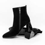 Kurze Stiefel mit einer dicken Ferse K5826-5049c Black | Jose Simon