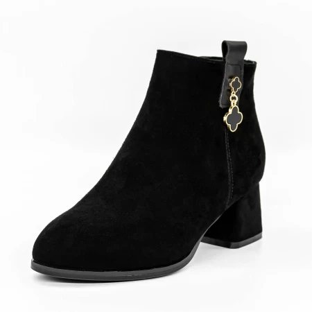 Kurze Stiefel mit einer dicken Absatz 5251 Black | Gebildet