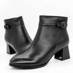 Kurze Stiefel mit einer dicken Absatz 616770 Black | Gebildet