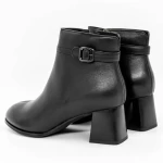 Kurze Stiefel mit einer dicken Absatz 616770 Black | Gebildet