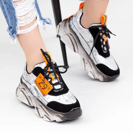 Sportschuhe auf der Schwarz-Orange-Plattform SZ260 Mei