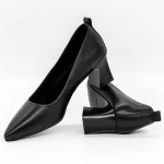 Stiefel auf einer dicken Sohle 267678 Black | Gebildet