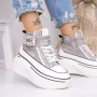 Sportschuhe auf der 3yja6 grauen Plattform Mei