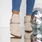 Kurze Stiefel mit einer dicken 3JF6 -Beige -Ferse Mei