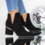 Kurze Stiefel mit einer dicken Absatz 3JF33 Black | Mei