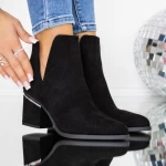 Kurze Stiefel mit einer dicken Absatz 3JF33 Black | Mei