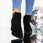 Kurze Stiefel mit einer dicken Absatz 3JF33 Black | Mei