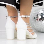 Schuhe auf einer dicken Sohle 3xkk102 Weiß | Mei