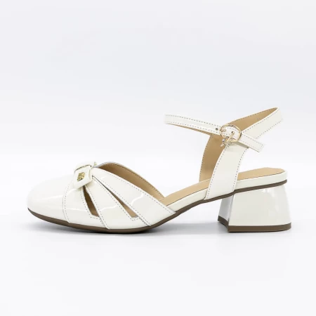 Sandalen auf einer dicken Sohle 30071 -Creme Advancer