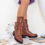 Stiefel in hellbrauner Stiefel Mei