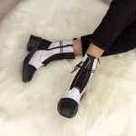Schwarzschwarz-Biała-Stiefel Mei